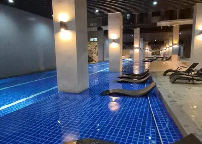 Homey Escape Near Moa Apartment *