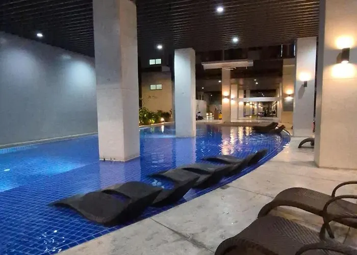 Homey Escape Near Moa Apartment